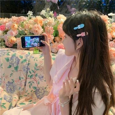 她不知道那些鸟的名字